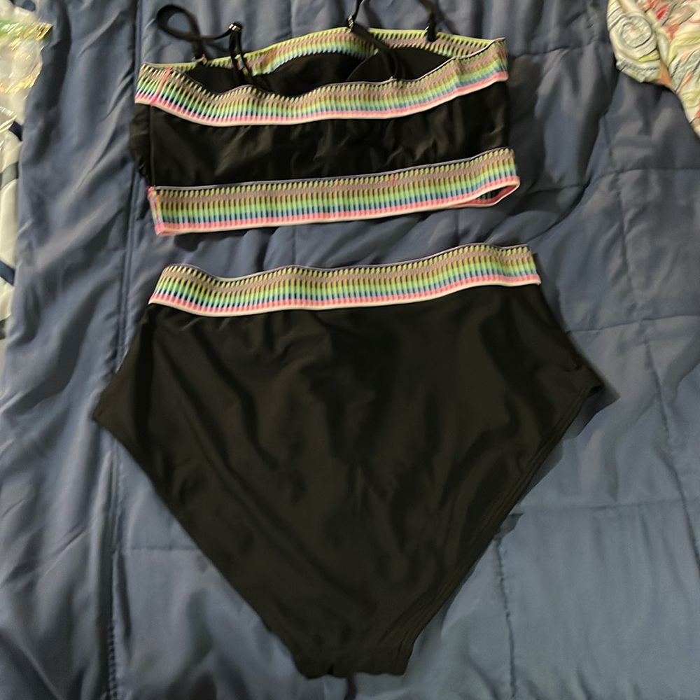 Woman bikini - Picture 2 of 3